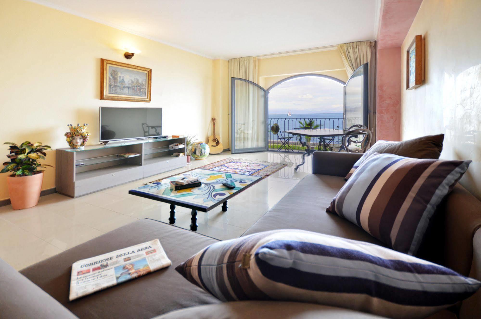 Mar Dei Poeti - Luxury Suites Torre Archirafi Dış mekan fotoğraf
